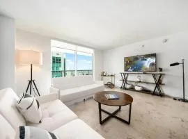Penthouse APT w Private Balcony King Bed Parking