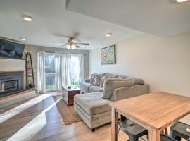 Lovely Iowa City Townhome about 3 Mi to Dtwn!、アイオワシティの別荘