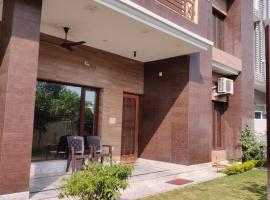 Stayvilla - Private Bungalow in Jammu, отель в городе Джамму