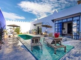 Riad Mon Etoile Piscine Luxe 6 Px, μαροκινή κατοικία σε Aourir