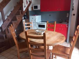 Chalet Lucie LE CHEVAL NOIR, hotel di Valmorel