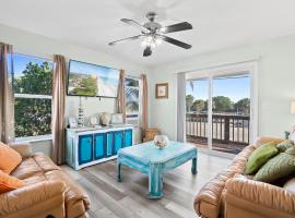 Beachside Serenity Escape - Private 3BR and 2BA, DOG FRIENDLY Duplex Oasis, Steps to Shore!, hotel in Melbourne