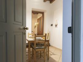 Grazioso appartamento in centro storico Chiari, hôtel pas cher à Chiari