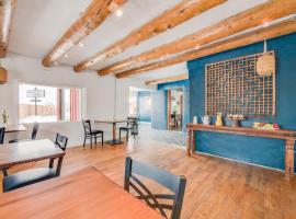 Desert Flower Boutique Hotel, hotelli kohteessa Ranchos de Taos