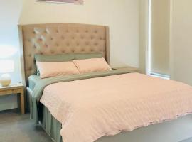 Entire 4 Bedroom Brand New Home In Melton South !, casa de temporada em Melton South