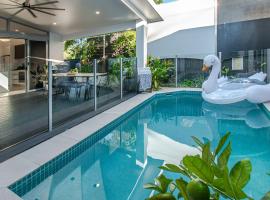 Pembroke House - Inner city luxury, cheap hotel in Cairns