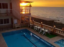 oceanbreeze resort, Hotel in Toledo
