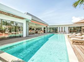 Dreamy 5BR Haven, 200m to Berawa's Blissful Beach