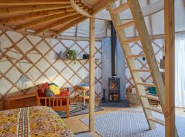 Puckaster Cove Luxury Yurt, Blackgang Chine-skemmtigarðurinn, Niton, hótel í nágrenninu