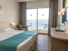 Cynthiana Beach Hotel, resort in Paphos City