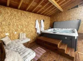 Gite à la ferme avec jacuzzi et piscine chauffée
