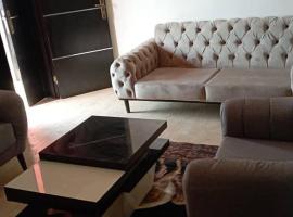 Apartment Sleeps 4 with Free Parking, hotel en Asaba