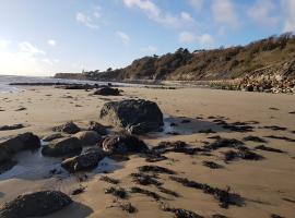 Puckaster Cove Cabin, hotelli kohteessa Niton