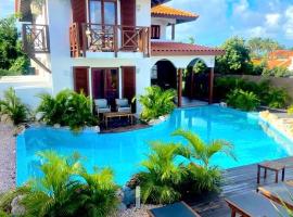 Neue Villa TROPIC PARADISE, hotel i Willemstad