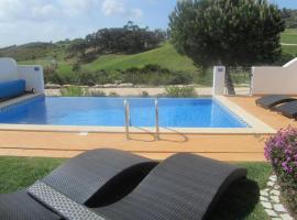 Stunning 3 bed villa with pool- Golf Beach, hotel med parkering i Budens