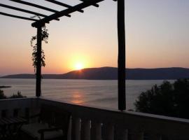 Villa with breathtaking views and private beach, hotel a Agios Dimitrios