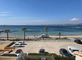 "Le 63 aux Charmettes" Au Brusc Vue Mer Parking Wifi etc inclus, apartment in Six-Fours-les-Plages