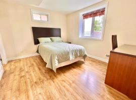 Cozy Detached Home in Richmond Hill, sewaan penginapan di Richmond Hill