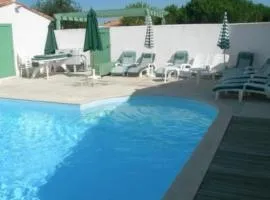 Coquette maison avec piscine partagee