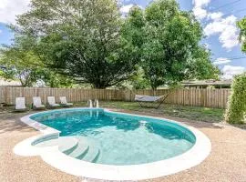 Modern Spacious 5-Bedroom Home with Pool