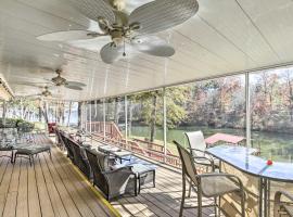 Pet-Friendly Lakeside Retreat Hot Tub and Dock!, vacation home in Abbeville