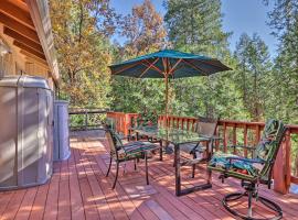 Deck with Forest Views Quiet Twain Harte Cabin!, hotel v destinaci Twain Harte
