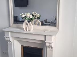 Appartement luxueux dans maison bourgeoise parisienne, sewaan penginapan di Levallois-Perret