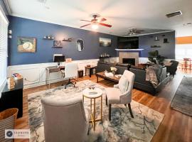 4 - Bed home with Cali King Bed, 12 mins to DTWN, hotel in Atlanta