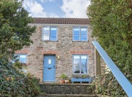 Coombe Cottage, hotel with parking in Perranporth