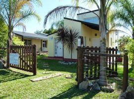 Los Palmares Del Urugua-i Bungalows, lodge in Colón