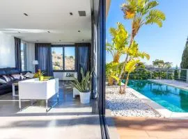 Luxury Villa with swimming pool and amazing views