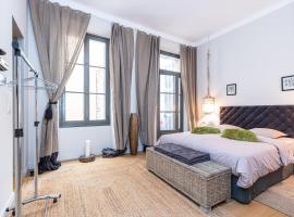 Travel lodge, cabin in Cannes