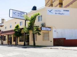 Hotel Los Ángeles: San Clemente del Tuyú şehrinde bir otel