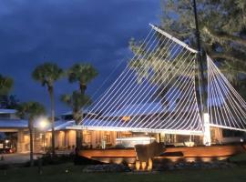 Paddletail Waterfront Lodge, hotel in Crystal River