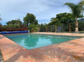 Country Retreats On Ranzau 4, hotel with parking in Hope