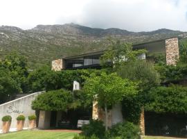 Snooze in Hout Bay Self-Catering, hotel in Hout Bay