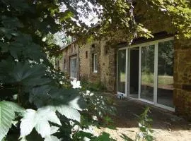 Charmante Ferme Rénovée avec Terrasse à 7 km du Mans, 8 Couchages, TV, Internet, Cuisine Équipée - FR-1-410-254