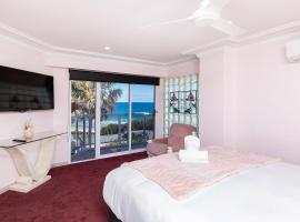 The Pink Palace, hotel with pools in Forster