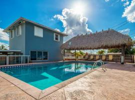 Beautiful 7-Bedroom Villa with Pool, vacation home in Hialeah