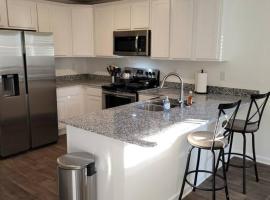 SC 3745 New Townhouse Ft Jackson & USC, feriebolig i Columbia