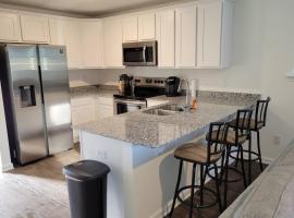 SC 3755 New 2 bedroom Townhouse Ft Jackson & USC, cheap hotel in Columbia