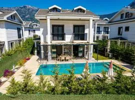 Hisarönü'de 4 Yatak Odalı Villa-Villa Bahama