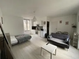 Appartement Rénové avec Cuisine Américaine et WIFI, Proche des Thermes Saint Roch - FR-1-541-32