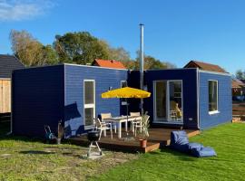 Tiny House mit Sauna am See, pet-friendly hotel in Repente