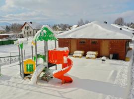 Apartament z Tężnią Solankową, Sauną, Kominkiem LED i Śniadaniem nad Jeziorem Żywieckim, hotel in Zarzecze