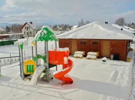 Apartament z Tężnią Solankową, Sauną, Kominkiem LED i Śniadaniem nad Jeziorem Żywieckim