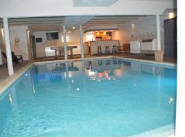 Vacation home in Verviers with private indoor pool, cabaña o casa de campo en Verviers