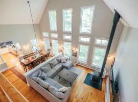Waterfront, Luxury, Spacious home in Freeport!