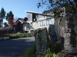 Community House Tyrolien, hotel in Hakuba