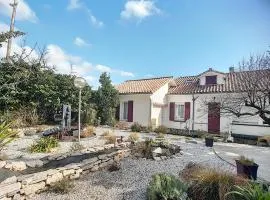 Charmant F2 avec terrasse près du centre et des thermes, animaux acceptés, options de services disponibles - FR-1-451-31